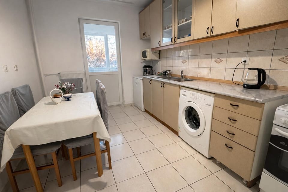 Kitchen or kitchenette, Dining area, oven, pet friendly, washing machine, kitchen, kitchen