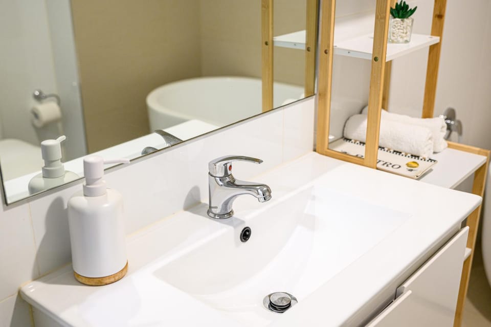 Liverpool 2Br 6ppl near Train Shopping Hospital Apartment in Sydney