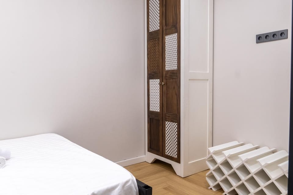 Bed, Photo of the whole room, Bedroom, wardrobe