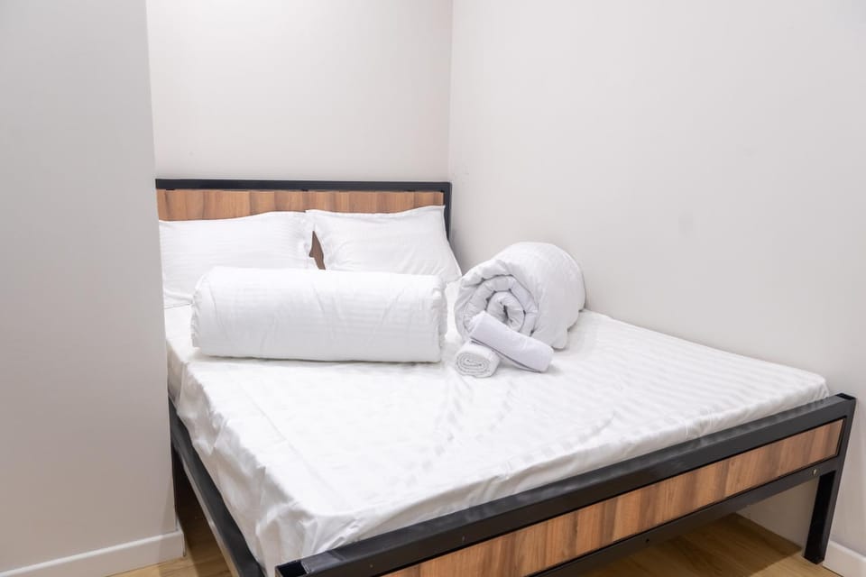 Bed, Photo of the whole room, Bedroom, towels