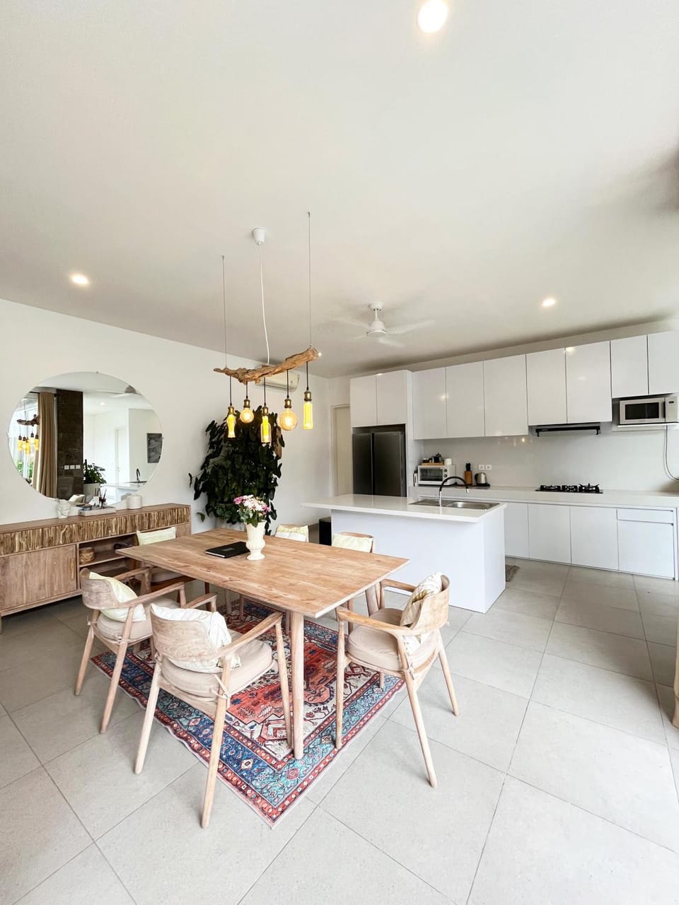 Dining area, kitchen