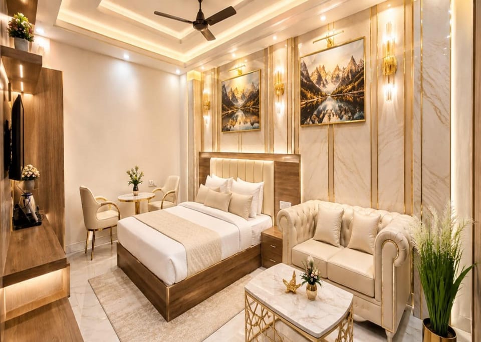 Bed, Photo of the whole room, Seating area, Bedroom