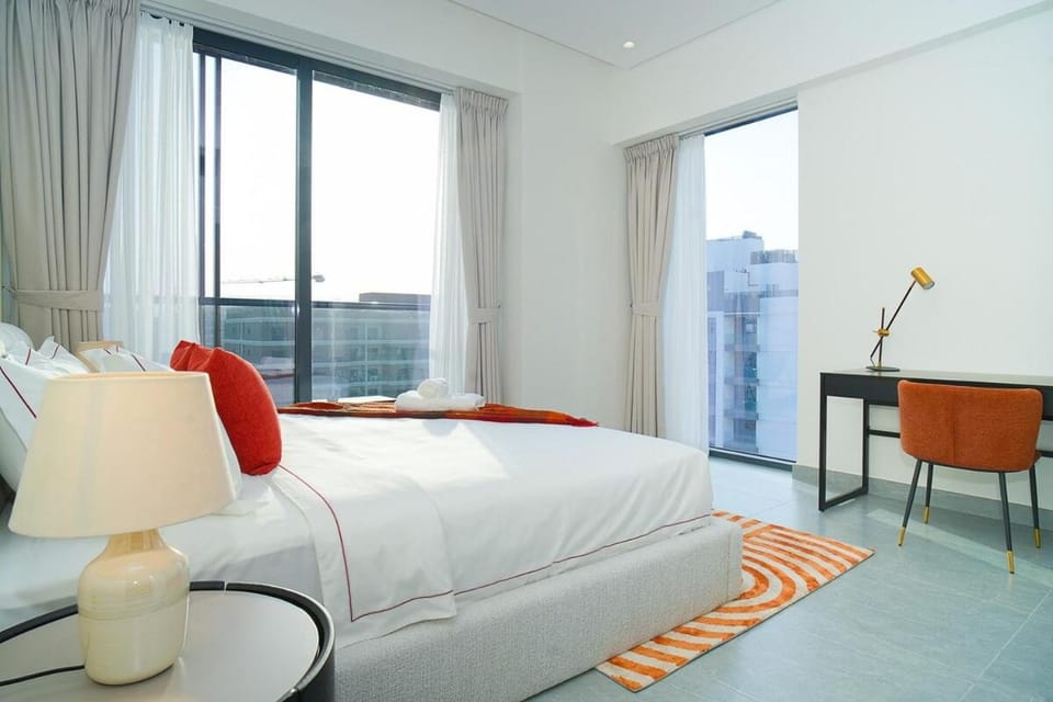 Designer 1BR Study DIFC Skyline View Pool Gym Apartment in Dubai
