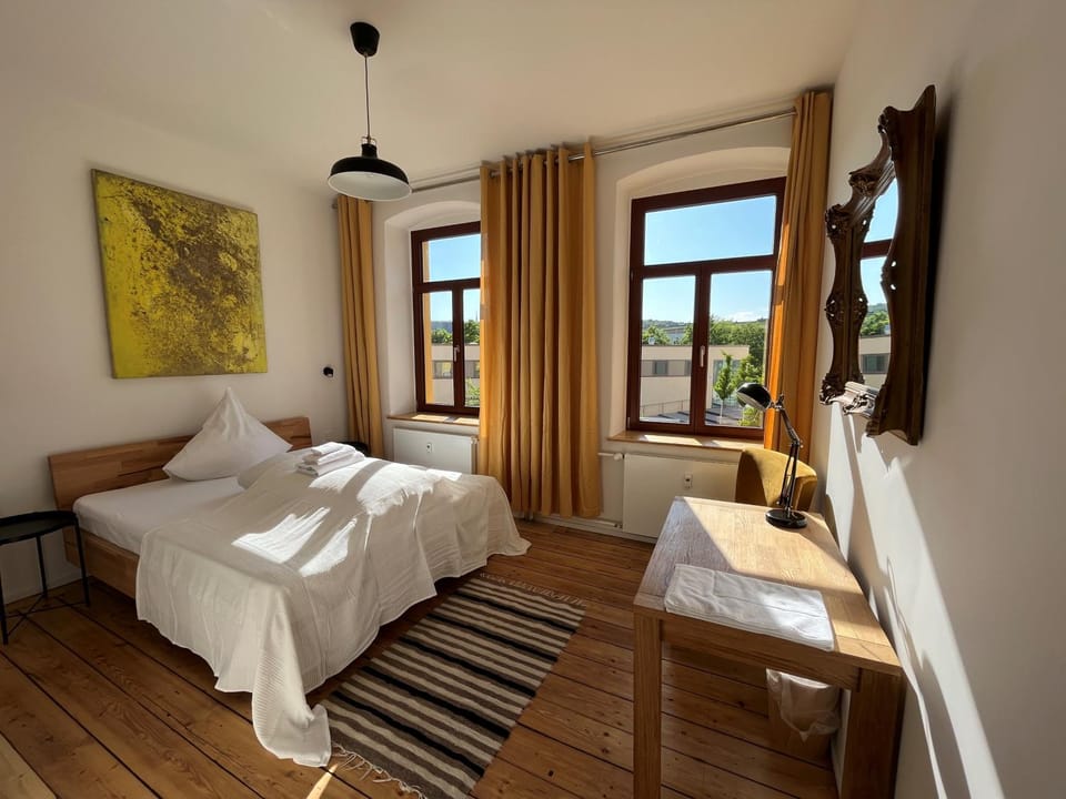 Bed, Photo of the whole room, towels