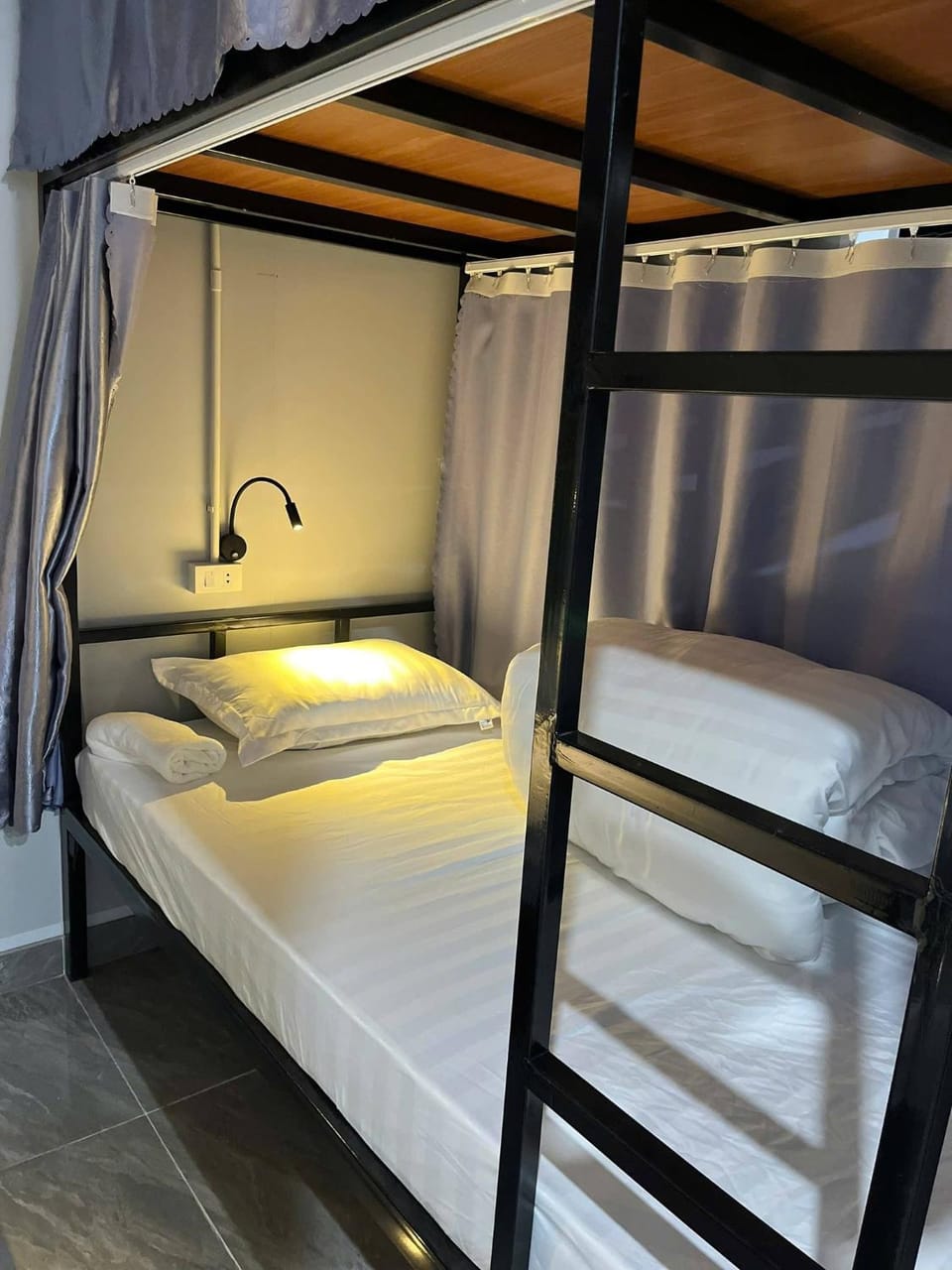 Bed, bunk bed