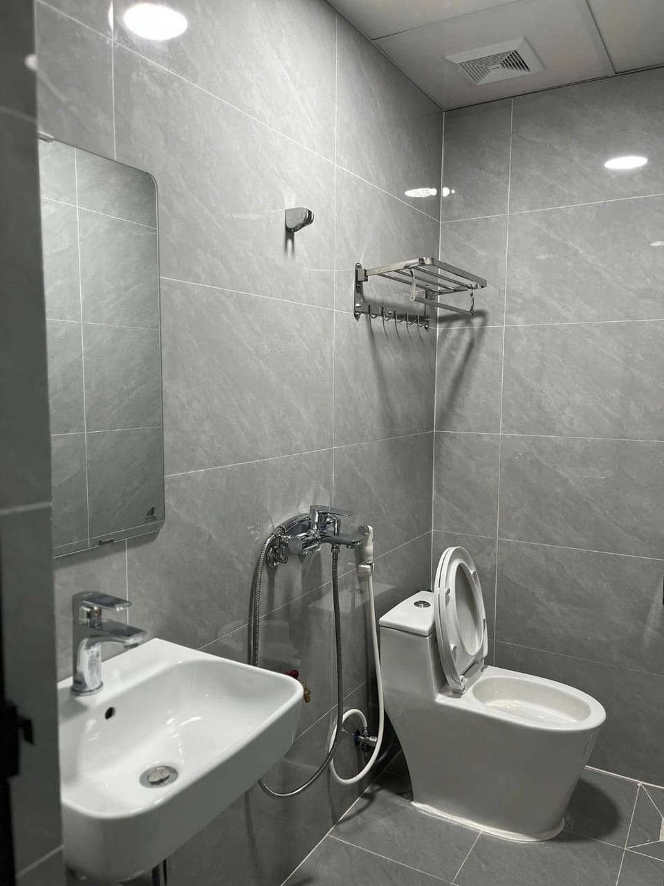 Shower, Toilet