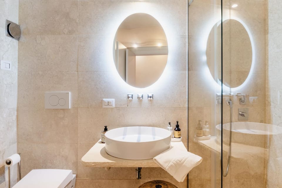 Shower, Bathroom, towels