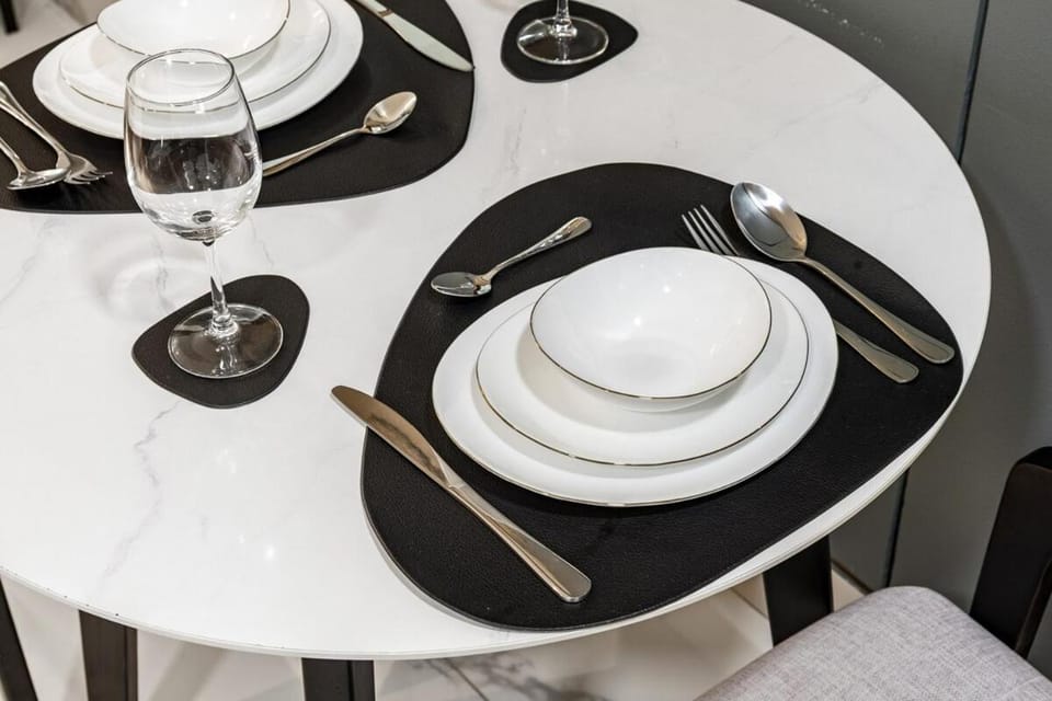 Stylish Studio J ONE Canal View Prime Business Bay Apartment in Dubai