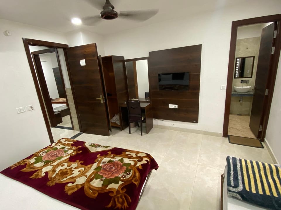 UV Inn Just 50 meters from Golden temple Hotel in Punjab, India