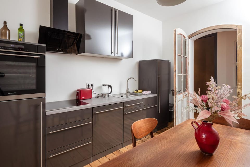 Kitchen or kitchenette, Dining area, oven, stove, toaster
