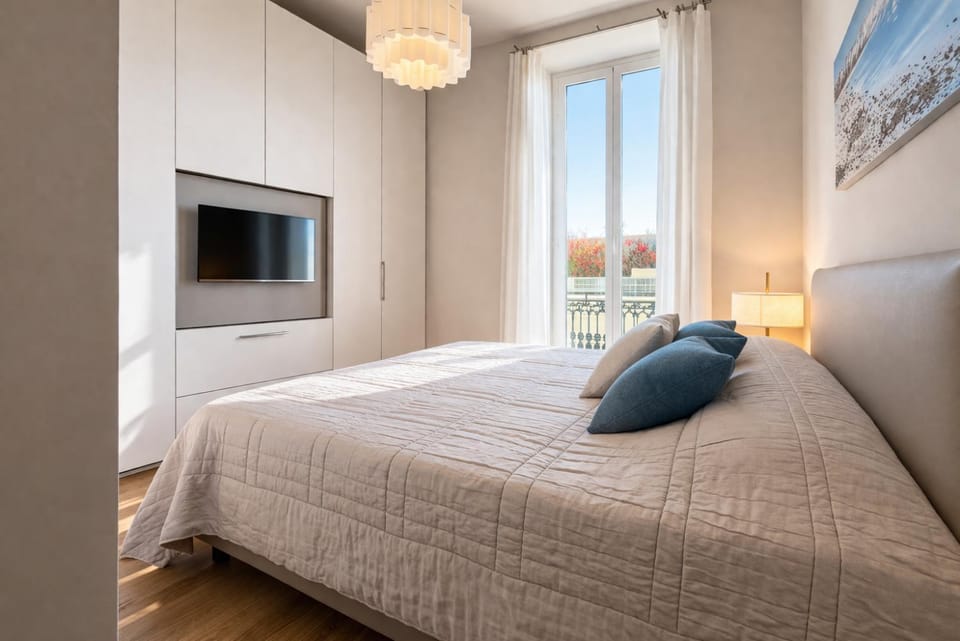Bed, TV and multimedia, Photo of the whole room, Bedroom