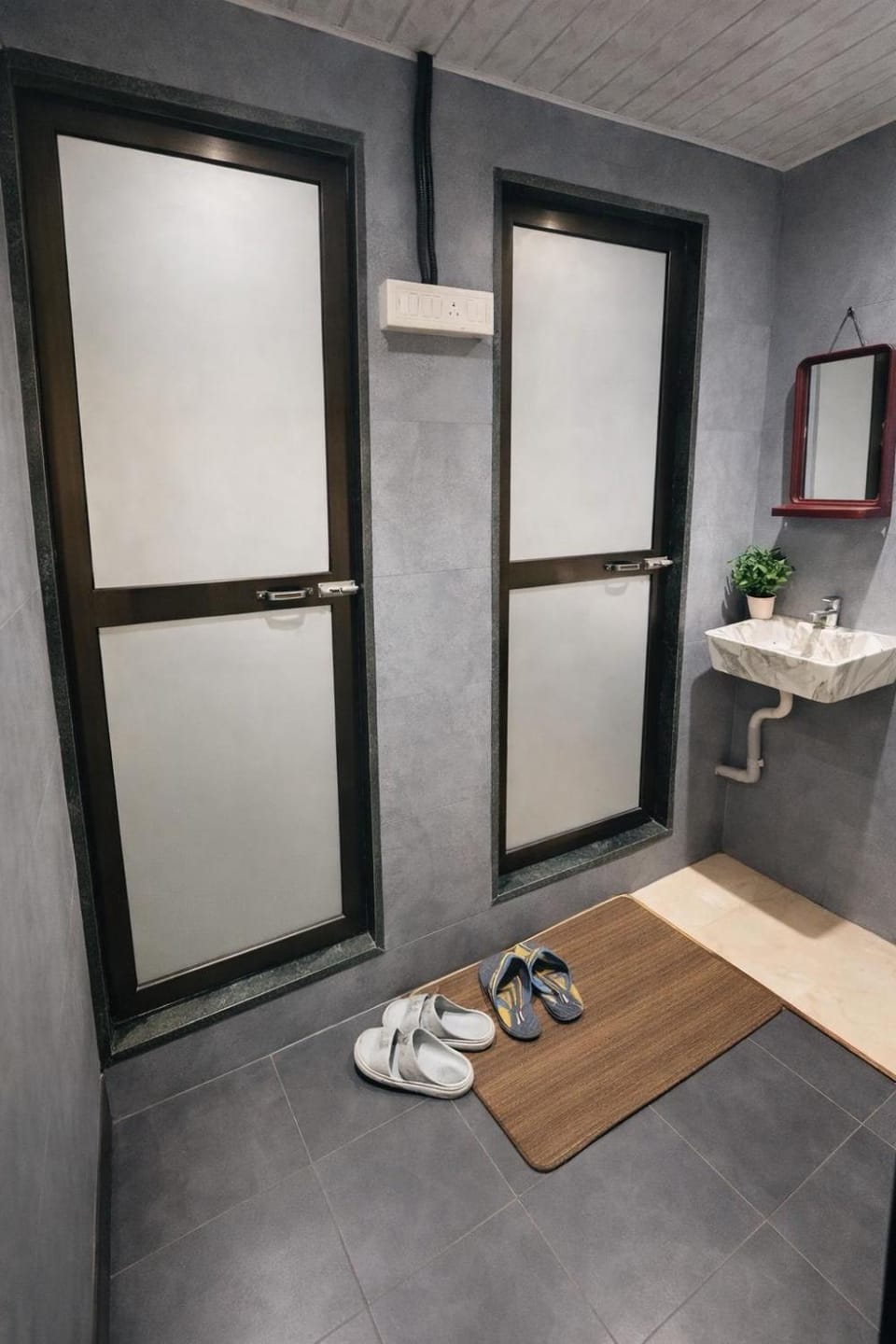 Bombay Stay Near Mumbai International Airport Hostel in Mumbai