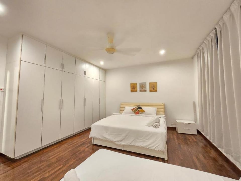 Spacious Seaview Villa 13pax Batu Ferringhi Beach House in Tanjung Bungah