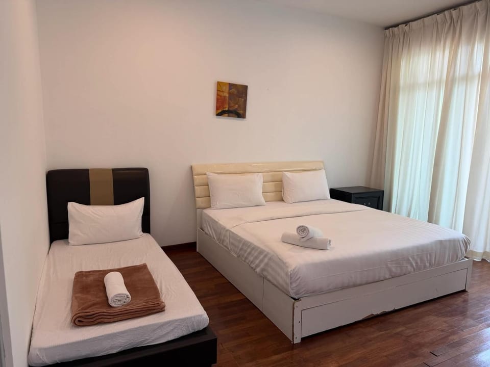 Spacious Seaview Villa 13 pax Batu Ferringhi Beach House in Tanjung Bungah