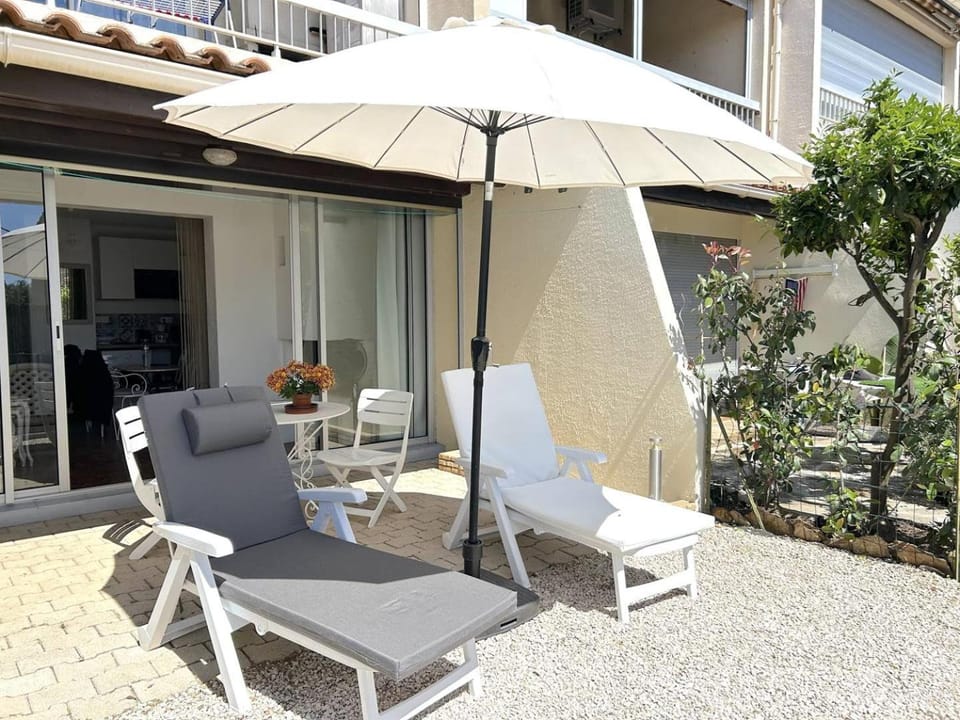 Patio, Balcony/Terrace, Garden view, sunbed