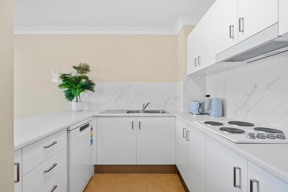 Bright Coastal Retreat Apartment in Surfers Paradise Boulevard