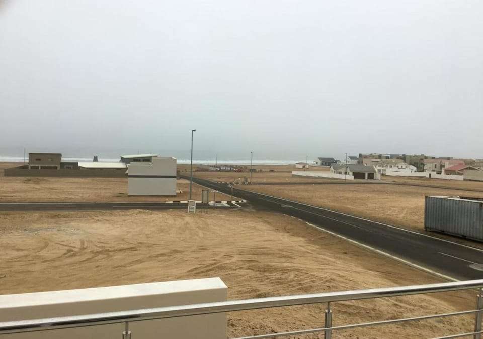 Sea view, Street view