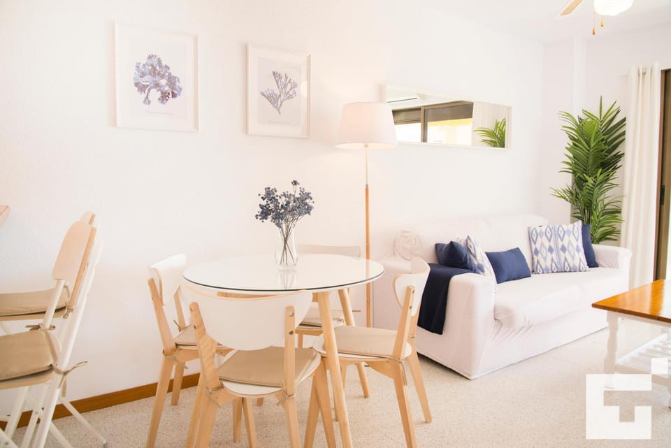 Bed, Other, Dining area