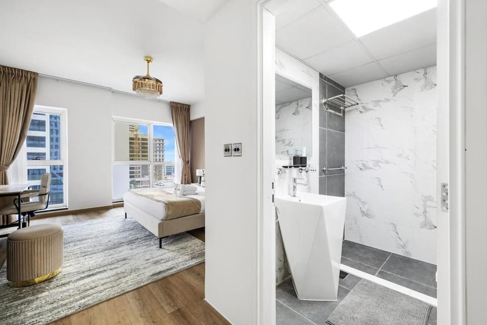 Modern 1BR Near Metro in Arch Tower JLT Apartment in Dubai