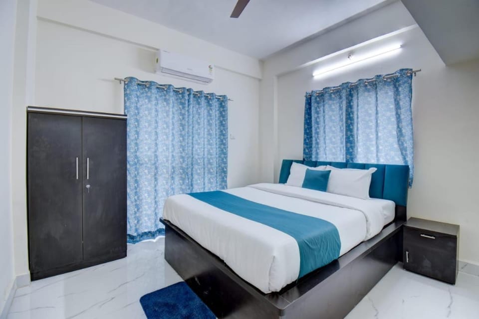 Bed, Photo of the whole room, Bedroom, air conditioner