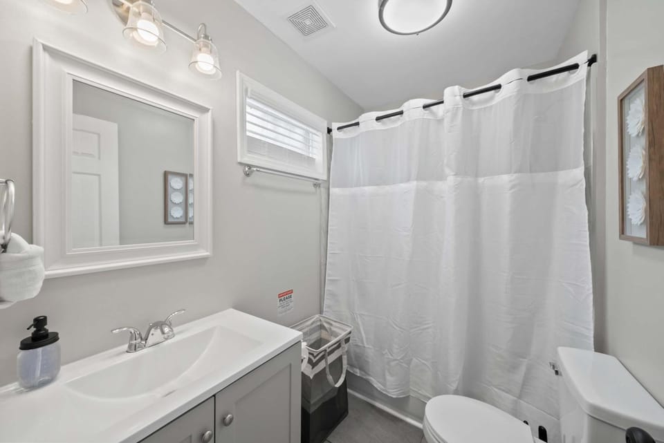 Short North 2BR, 2 Kings and Free Parking House in Short North