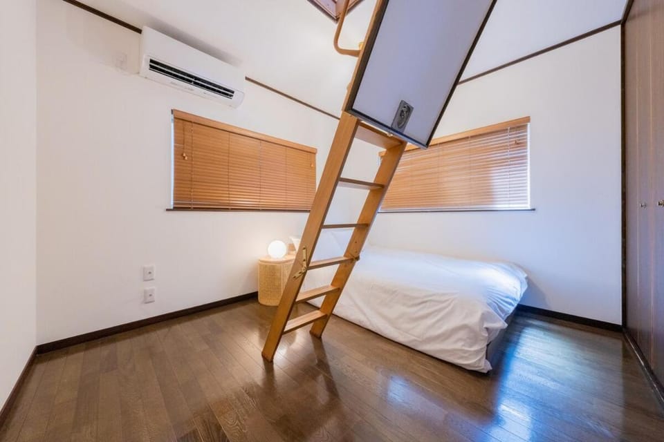 Bed, Photo of the whole room, Bedroom