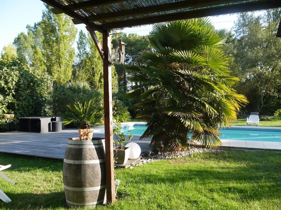 Studio dans un parc au coeur du Vignoble Bordelais Apartment in Nouvelle-Aquitaine
