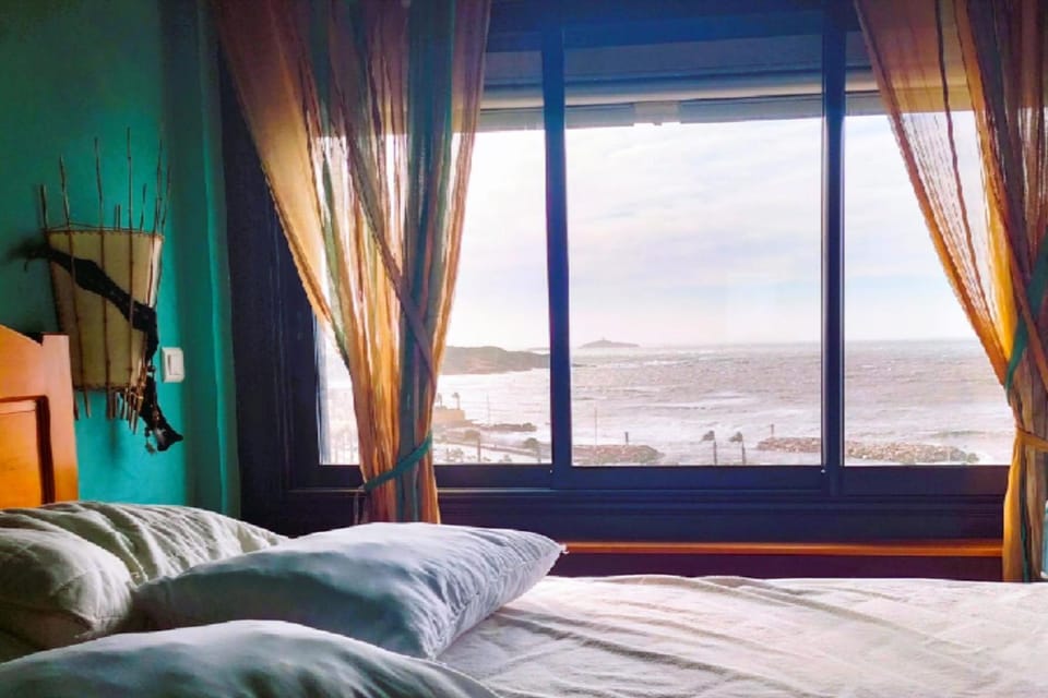 Bright stopover with terrace in Six-Fours Apartment in Six-Fours-les-Plages