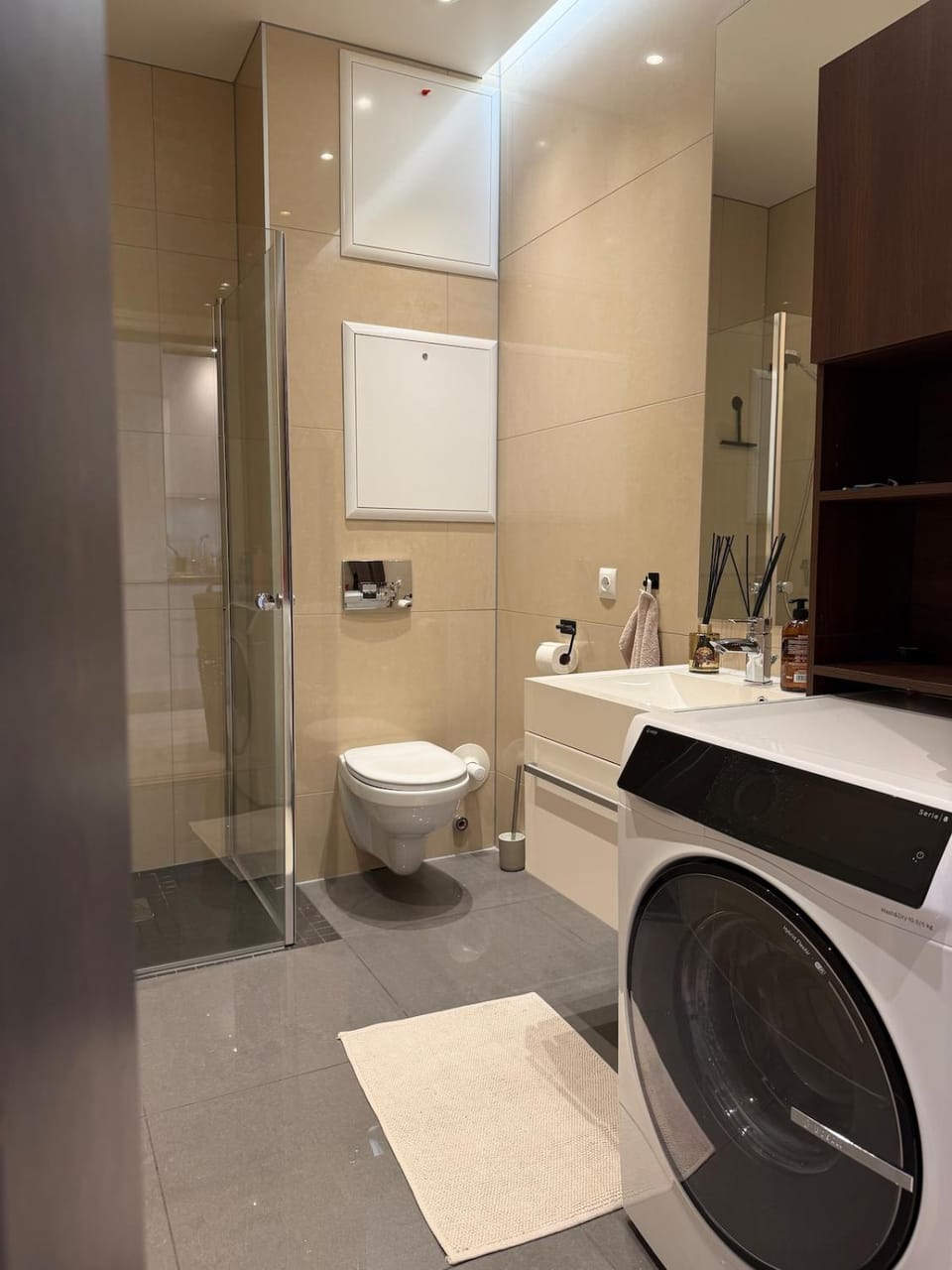 Modern apartment with private parking Apartment in Bergen