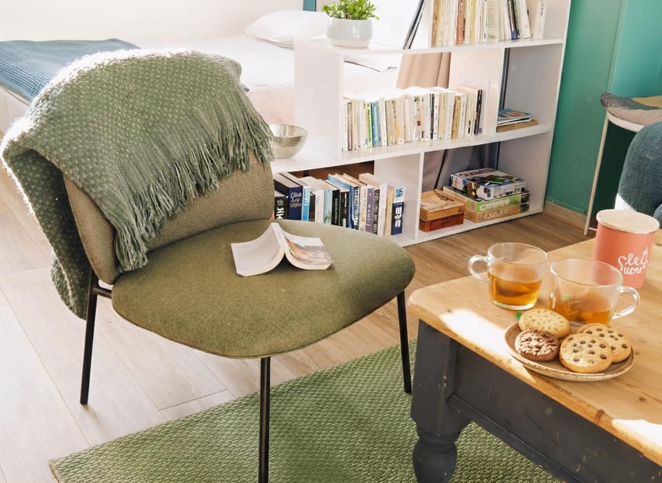 Library, Living room, Seating area