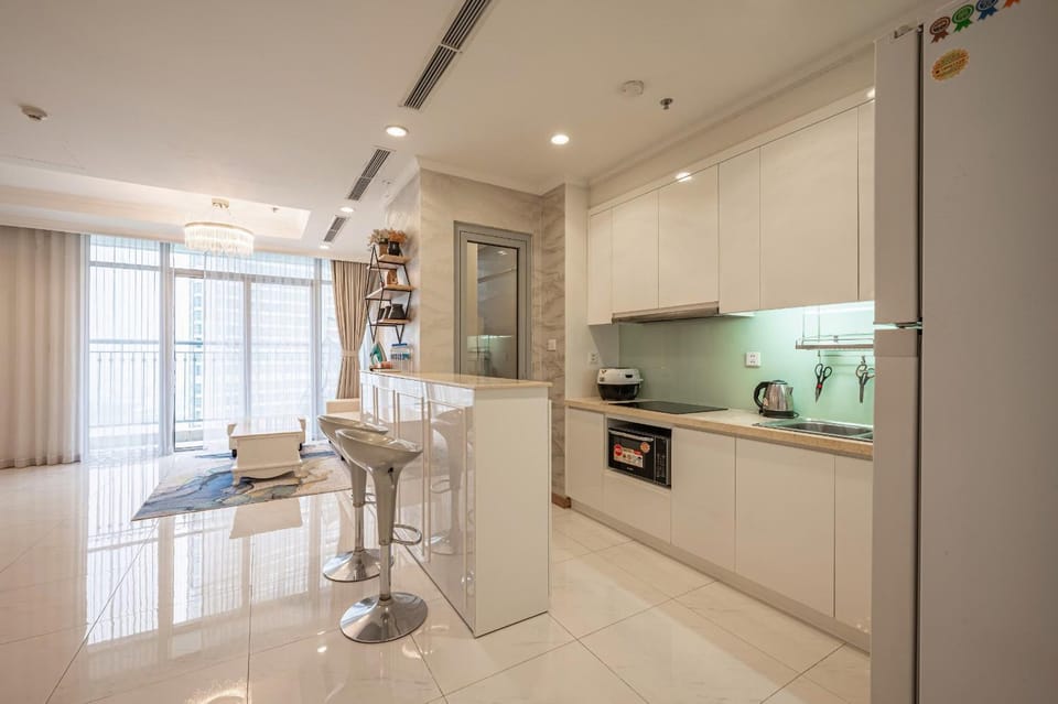 Kitchen or kitchenette, Dining area, stove