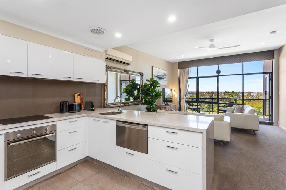 Kitchen or kitchenette, dishwasher, toaster