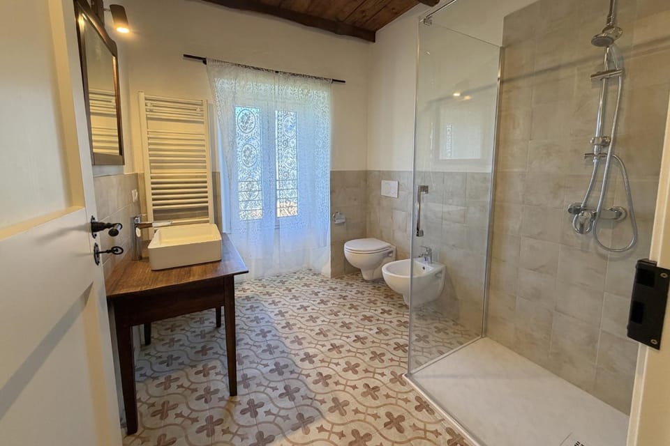 Shower, Toilet, Bathroom, bidet, towels