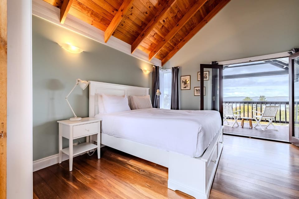 Harbour Breeze by the BNB Collection House in Albany