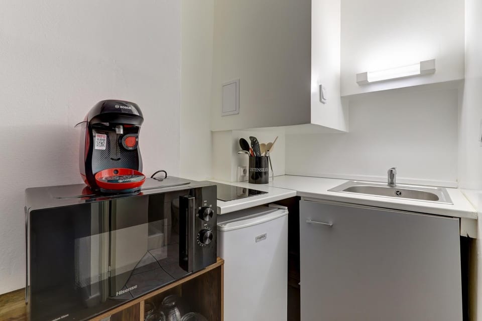 Kitchen or kitchenette