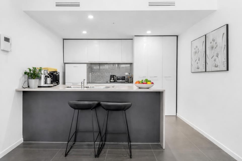 Coffee/tea facilities, Kitchen or kitchenette, Seating area