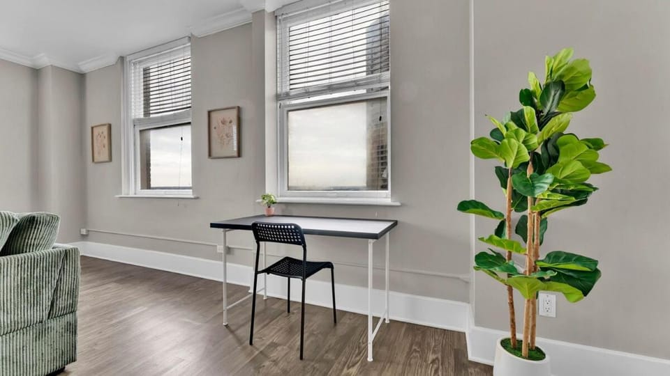 HEB203 Spacious & Stylish 2B Condo Downtown Fort Worth, Free Parking, Walk to Convention Center Apartment in Fort Worth