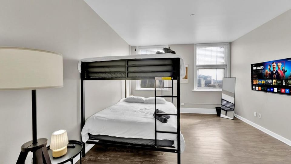 HEB203 Spacious & Stylish 2B Condo Downtown Fort Worth, Free Parking, Walk to Convention Center Apartment in Fort Worth