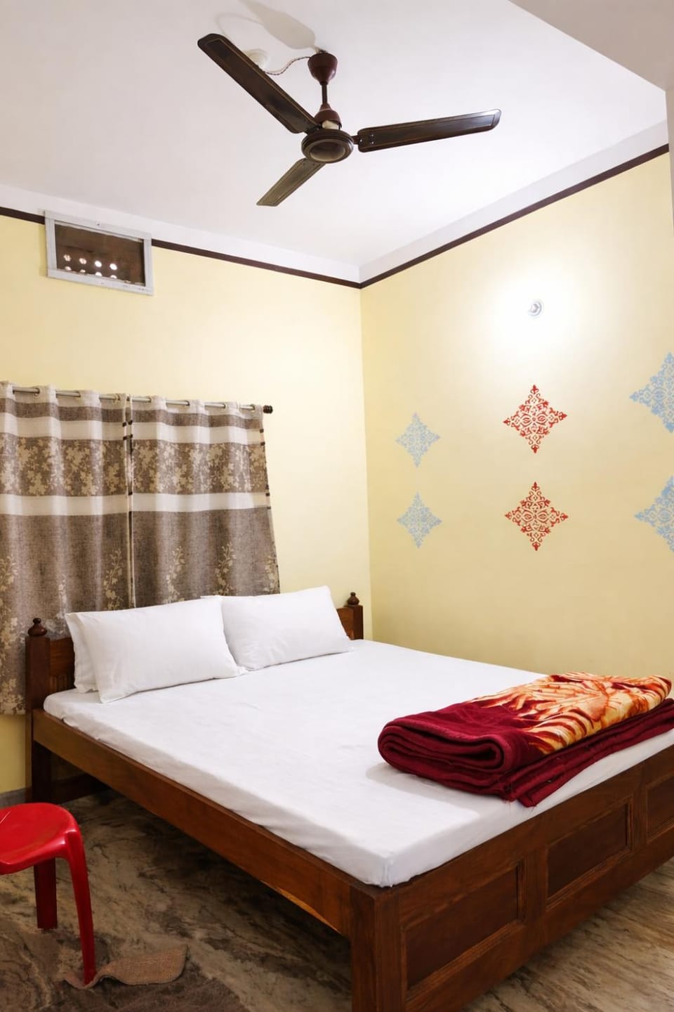 Kaveri Palace - 5min walking distence from Baidnathdham Tample Hotel in West Bengal