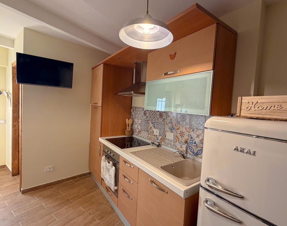 Kitchen or kitchenette, Communal kitchen