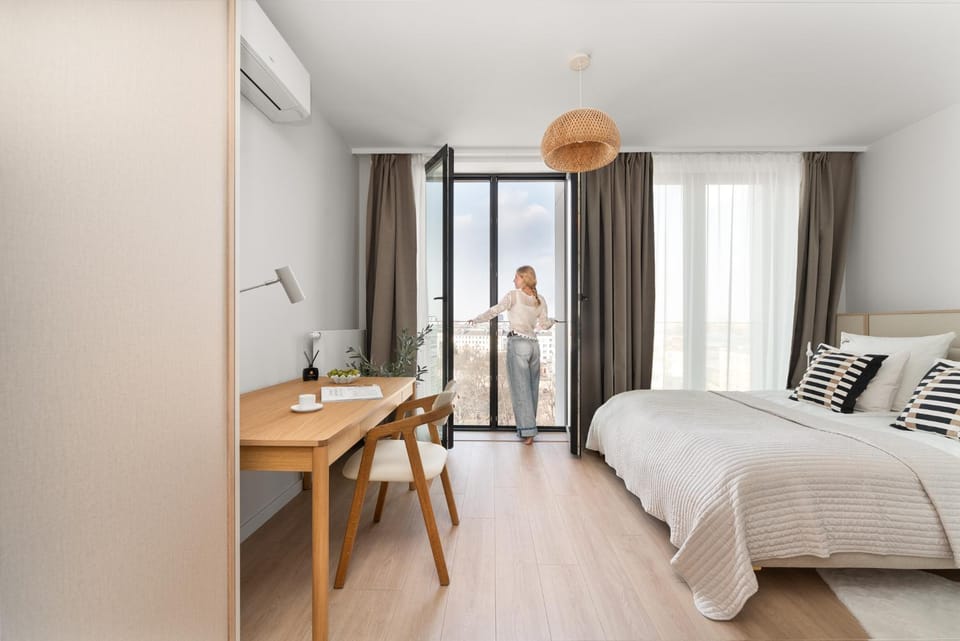 Bed, Photo of the whole room, Seating area, Bedroom