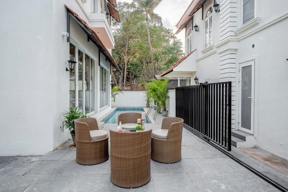 Property building, Swimming pool