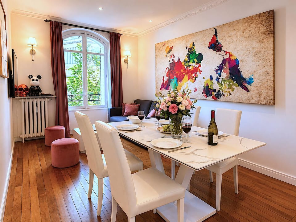 Living room, Dining area