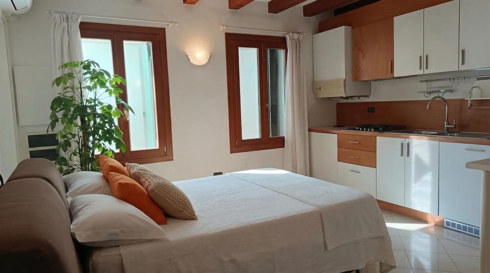 Bed, Kitchen or kitchenette