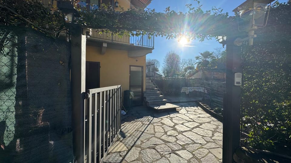 Property building, Day, Neighbourhood