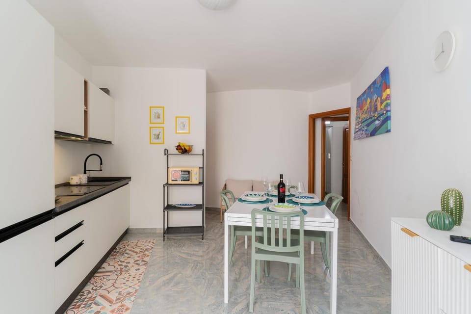 Property building, Kitchen or kitchenette, Living room