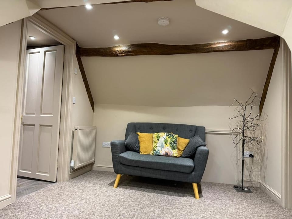 4-Bed Cottage at Famous Tuckers Grave Inn Sleeps 8 House in Mendip District