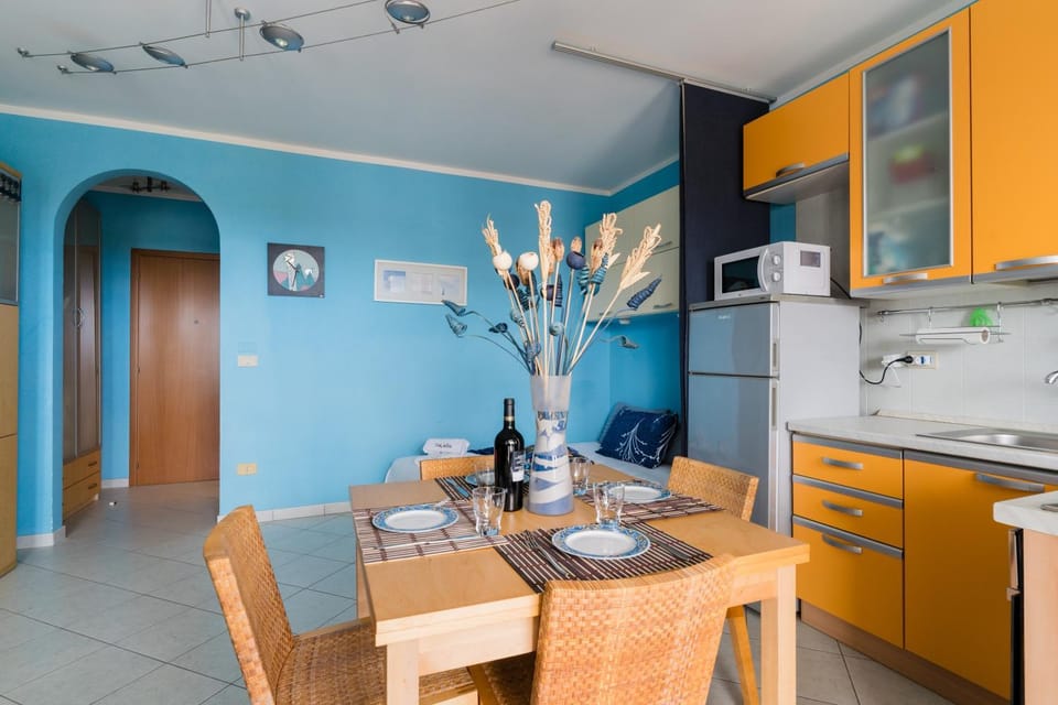 Property building, Kitchen or kitchenette, Living room