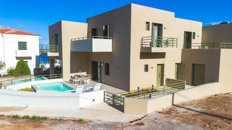 Property building, Balcony/Terrace, Swimming pool