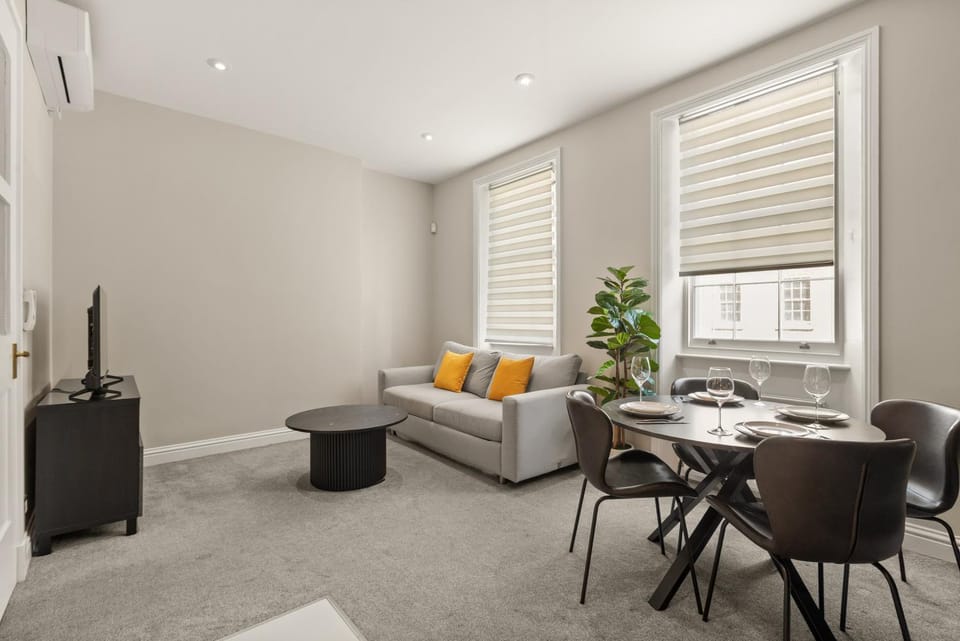 TV and multimedia, Living room, Dining area